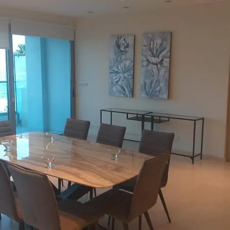 Horizon Luxury At Finikoudes Beach 301 לרנקה
