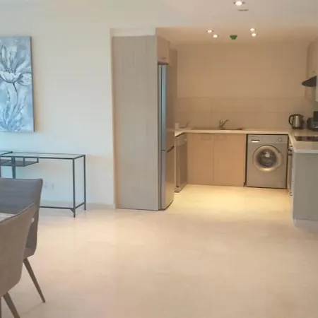Horizon Luxury At Finikoudes Beach 301 דירה *