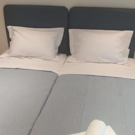 Horizon Luxury At Finikoudes Beach 301 דירה *