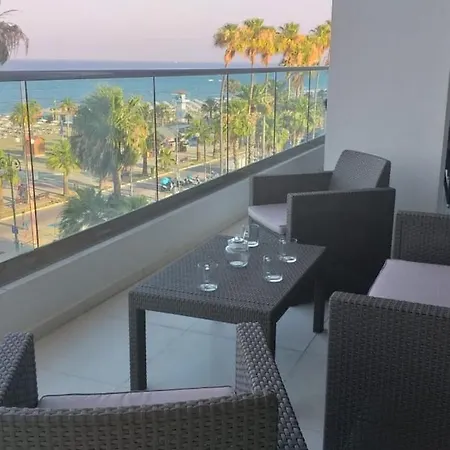 Horizon Luxury At Finikoudes Beach 301 דירה