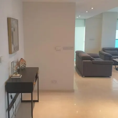 Apartment Horizon Luxury At Finikoudes Beach 301 *