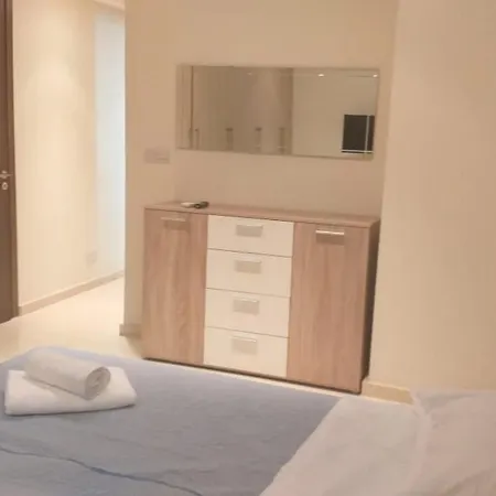 דירה Horizon Luxury At Finikoudes Beach 301 *