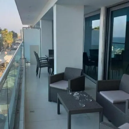 Horizon Luxury At Finikoudes Beach 301
